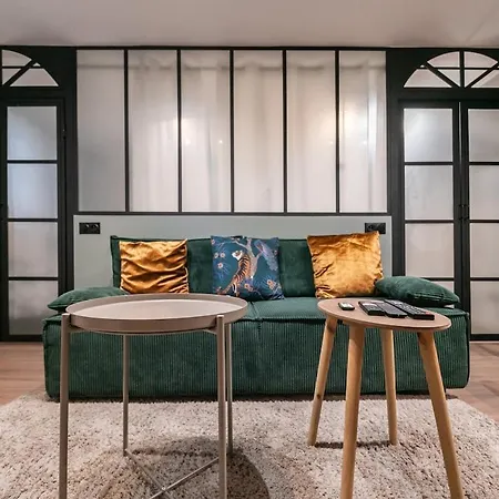 Duchesse Flat Center Lovely Place B2 Апартаменты *